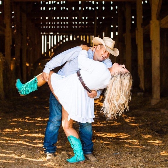 Meet your Posher, Sam - Picture 2 of 14